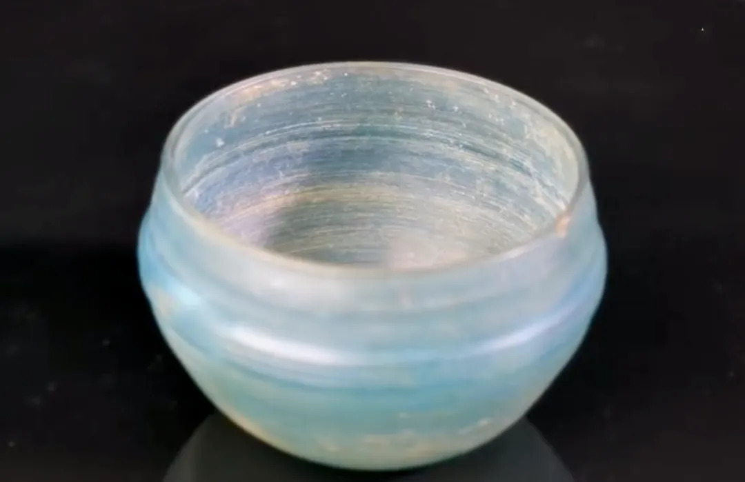 文博日歷丨誰家玻璃杯“穿越”了？這可是實打?qū)嵉臐h代產(chǎn)品