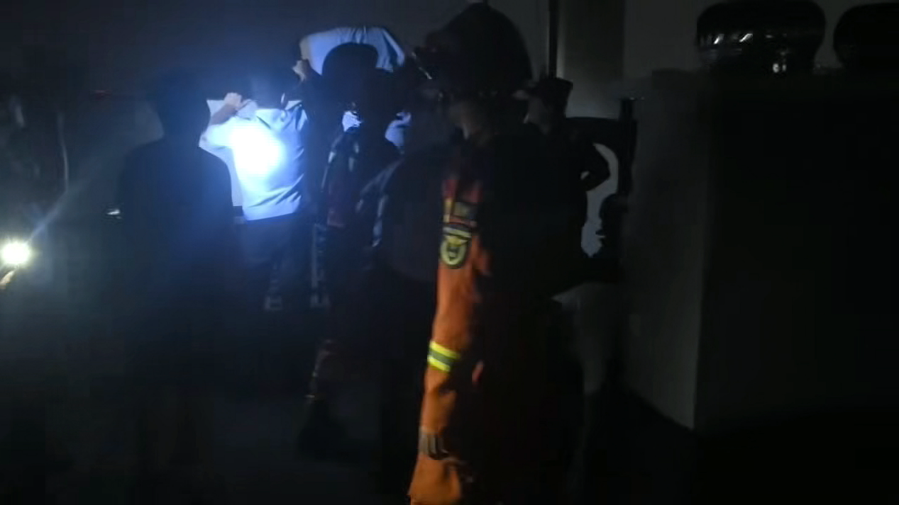 生死瞬間！ 民警爭分奪秒救援欲跳樓輕生懷孕女子