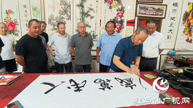 天中書畫藝術(shù)研究會(huì)舉辦書畫交流活動(dòng) 筆墨寄情紀(jì)念抗戰(zhàn)勝利80周年