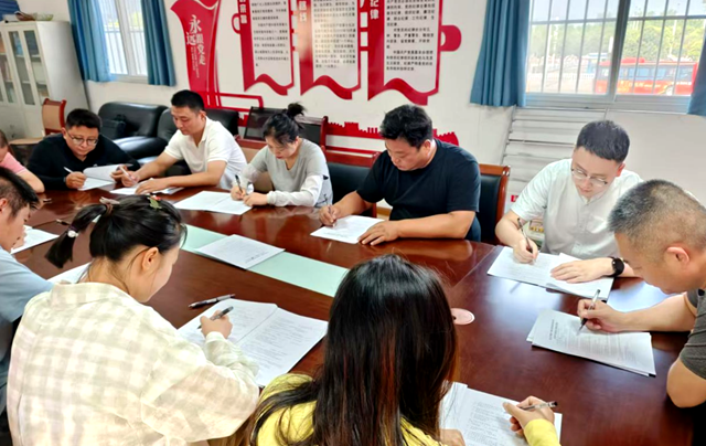 駐馬店市城鄉(xiāng)一體化示范區(qū)綜合執(zhí)法大隊開展2025年行政執(zhí)法法律知識考試