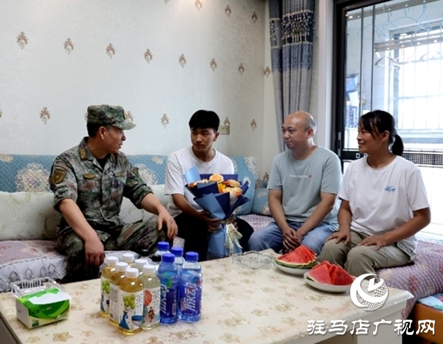 攜筆從戎·青春報(bào)國(guó)——軍地聯(lián)合為確山學(xué)子送達(dá)軍校錄取通知書