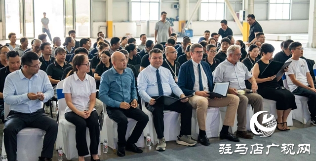  河南萬華畜牧與法國多福瑞國際技術合作簽約儀式舉行