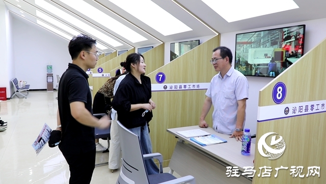 泌陽縣舉行“百日千萬招聘專項(xiàng)行動(dòng)”專場(chǎng)招聘會(huì)