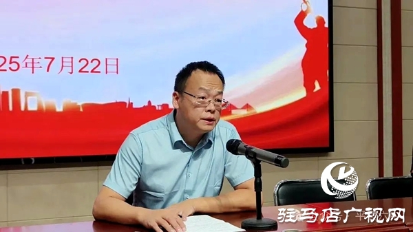平輿六中舉行平輿一高錄取通知書發(fā)放儀式