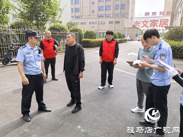 驛城區(qū)東風(fēng)街道雪松路東段社區(qū)開展反詐騙宣傳活動(dòng)