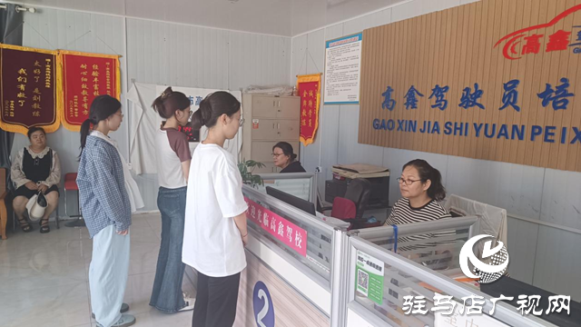 高溫天學車“熱”暑假駕考大學生成主力