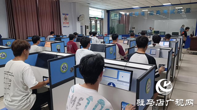 高溫天學車“熱”暑假駕考大學生成主力