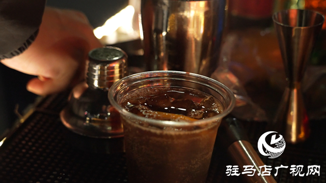 傳統(tǒng)消暑飲品帶動(dòng)夜市經(jīng)濟(jì)的蓬勃發(fā)展