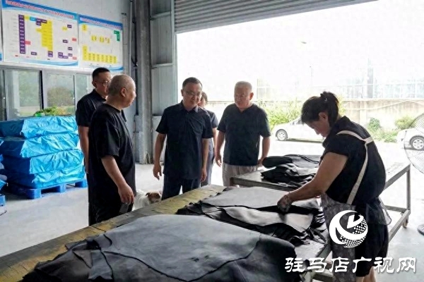 平輿縣人民法院院長深入當(dāng)?shù)仄じ锲髽I(yè)走訪調(diào)研