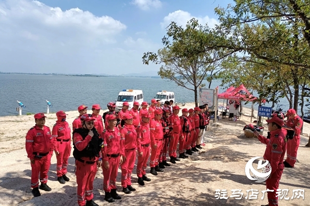泌陽(yáng)縣蛟龍救援隊(duì)開(kāi)展實(shí)戰(zhàn)演練