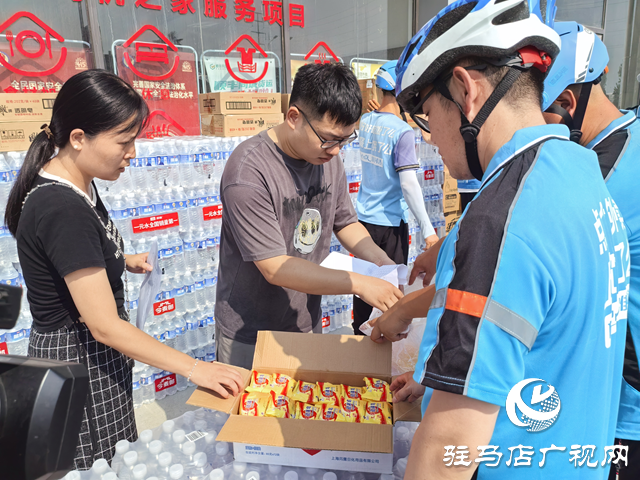 駐馬店經(jīng)濟開發(fā)區(qū)總工會開展“夏送清涼”活動