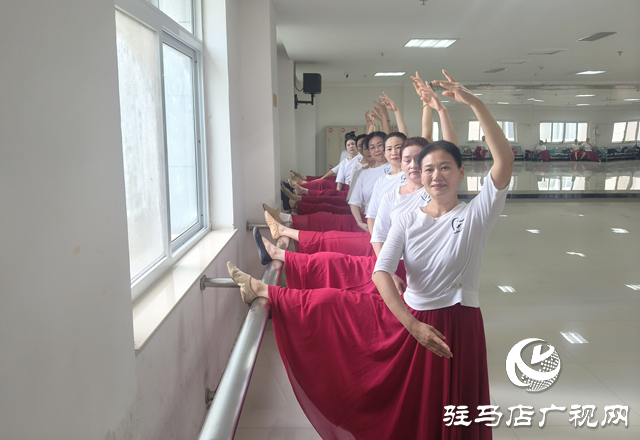 歲月不阻追夢心！這群退休老太以舞書寫“夕陽傳奇”