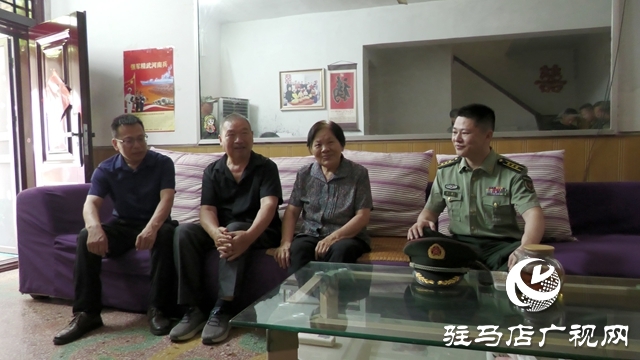  西平縣軍地聯(lián)合為立功受獎現(xiàn)役軍人送喜報