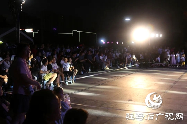平輿縣舉行紀念建軍98周年暨抗戰(zhàn)勝利80周年主題晚會