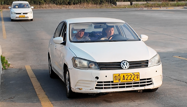 暑假期間 駐馬店市區(qū)駕校迎來學生“學車熱”