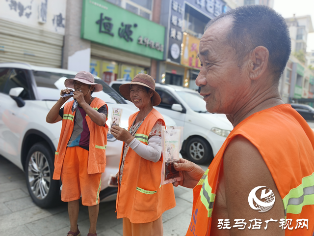 高溫下的清涼守護(hù)：愛(ài)心中醫(yī)館為戶外工作者免費(fèi)供應(yīng)酸梅湯