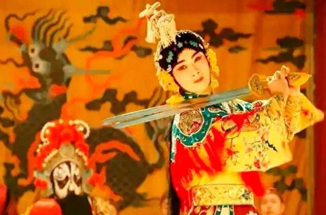 《戲臺(tái)》逆襲暑期檔，業(yè)內(nèi)評(píng)“陳佩斯在用經(jīng)歷和風(fēng)骨講故事”