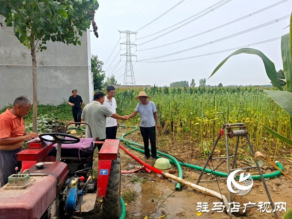 平輿縣萬冢鎮(zhèn)郭寺村：發(fā)動群眾打井抗旱每眼立補200元，3天打了42眼井