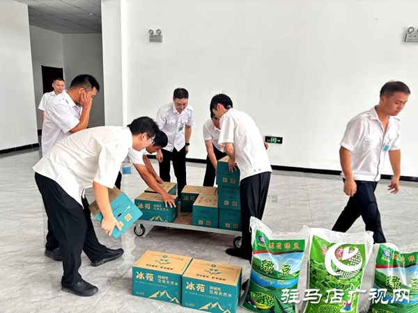 平輿縣總工會(huì)到公交公司開展夏季送清涼活動(dòng) 情系一線暖人心