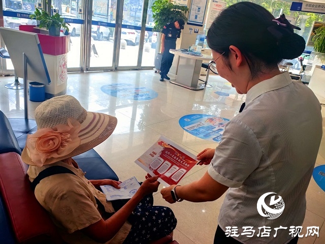 中原銀行駐馬店分行開展人民銀行經(jīng)理國(guó)庫(kù)40周年主題宣傳活動(dòng)