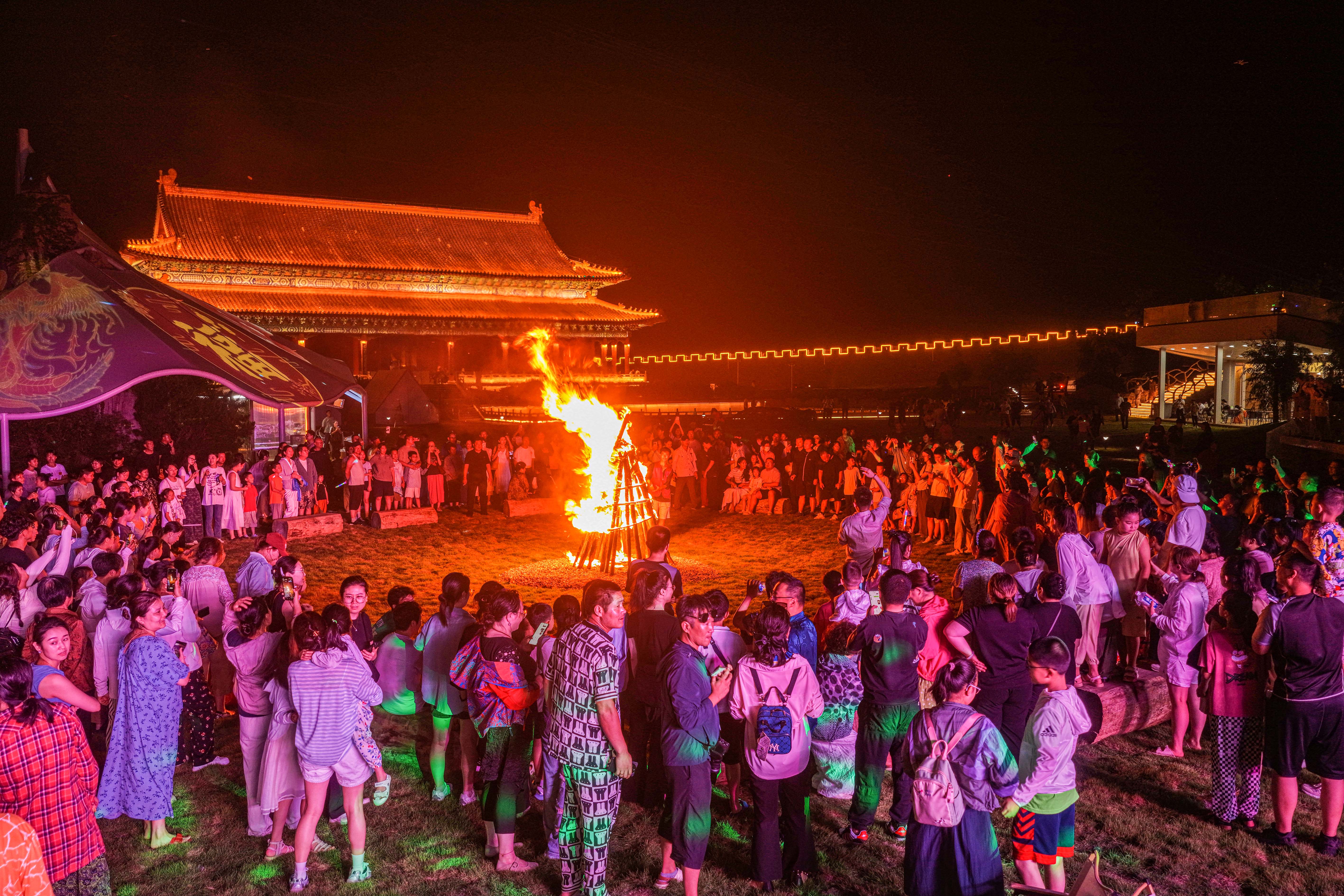 消費場景持續(xù)上新 夜間“黃金4小時”創(chuàng)造暑期經(jīng)濟新增量