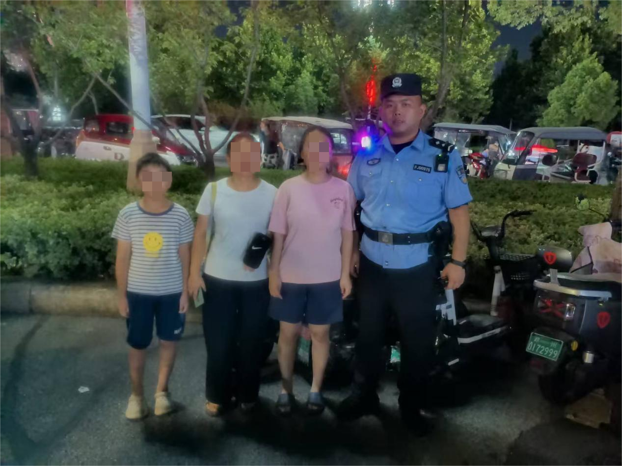 民警快速救助走失女童  暖心守護(hù)顯擔(dān)當(dāng)