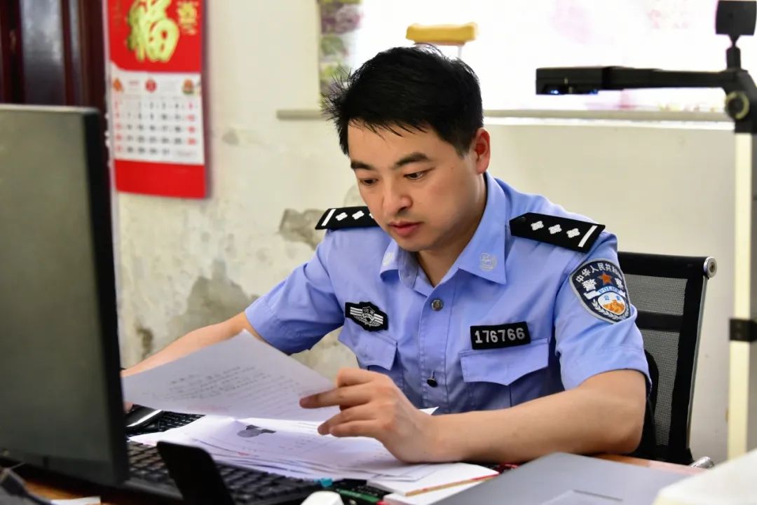 “ 拐杖指導(dǎo)員 ” 劉貴發(fā)