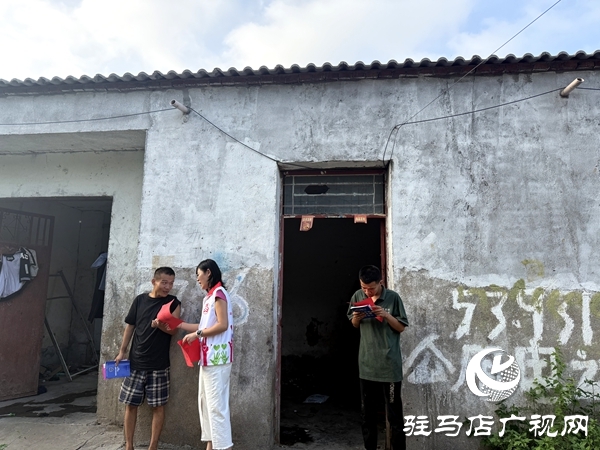 平輿縣婦聯(lián)開展“少年兒童心向黨 牽手護航伴成長”暑期兒童關(guān)愛服務活動