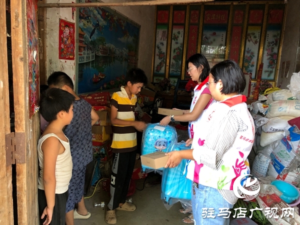 平輿縣婦聯(lián)開展“少年兒童心向黨 牽手護航伴成長”暑期兒童關(guān)愛服務活動