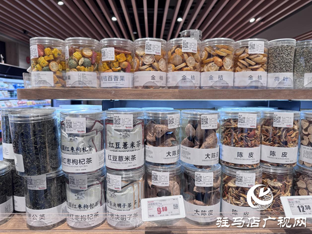 養(yǎng)生茶飲成年輕人新寵 商超食材區(qū)掀起選購(gòu)熱