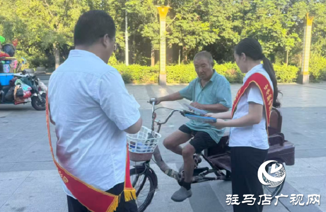 中華財(cái)險(xiǎn)駐馬店中支開展“打擊代辦退保黑產(chǎn)  共筑保險(xiǎn)安全防線”主題宣傳活動(dòng)