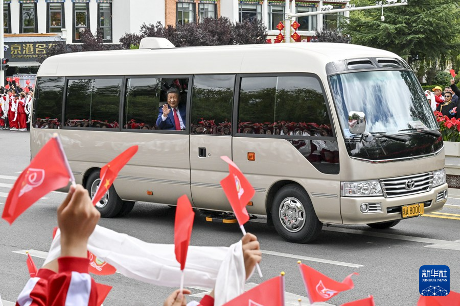 習(xí)近平在出席西藏自治區(qū)成立60周年慶祝活動(dòng)后返回北京