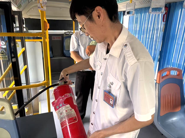 平輿公交全力備戰(zhàn)開學季 筑牢安全出行防線