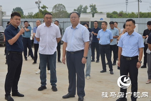 平輿縣委副書記、縣長李磊就重點項目建設進行現(xiàn)場辦公