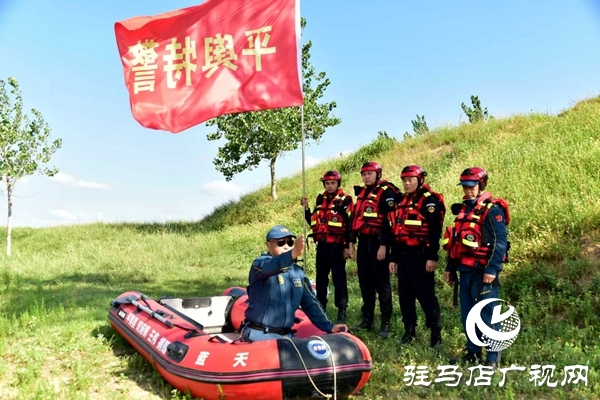 平輿特巡警與藍(lán)天救援隊(duì)共筑水域 “生命防線(xiàn)”