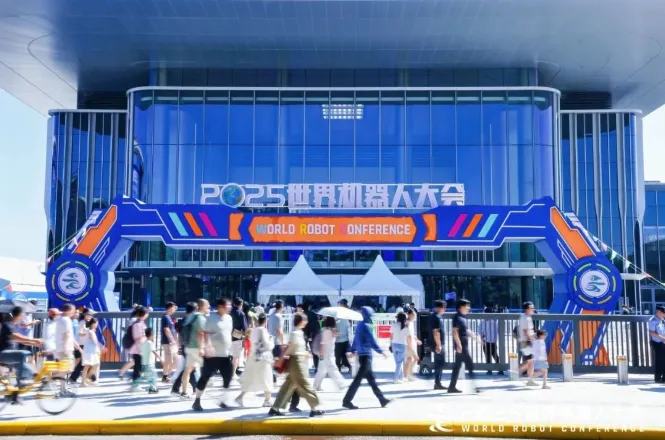 駐馬店實驗小學(xué)代表隊從世界機(jī)器人大賽載譽(yù)歸來