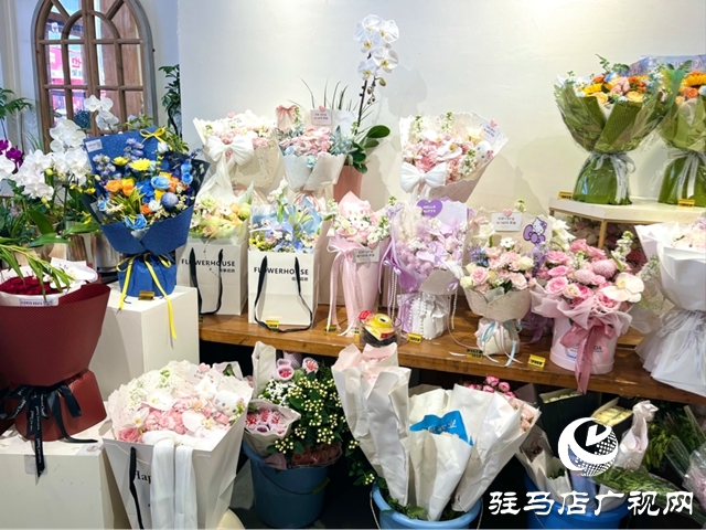 七夕將至“浪漫經(jīng)濟(jì)”升溫 黃金鮮花熱銷折射消費(fèi)新意