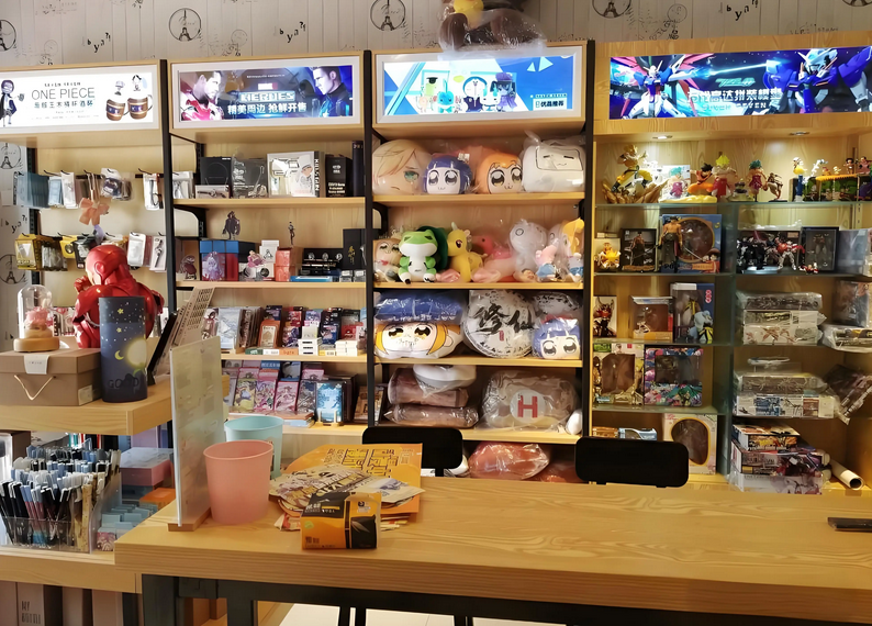 逛實(shí)體店挑生鮮、買潮玩、選兒童用品——把精彩裝進(jìn)購物袋