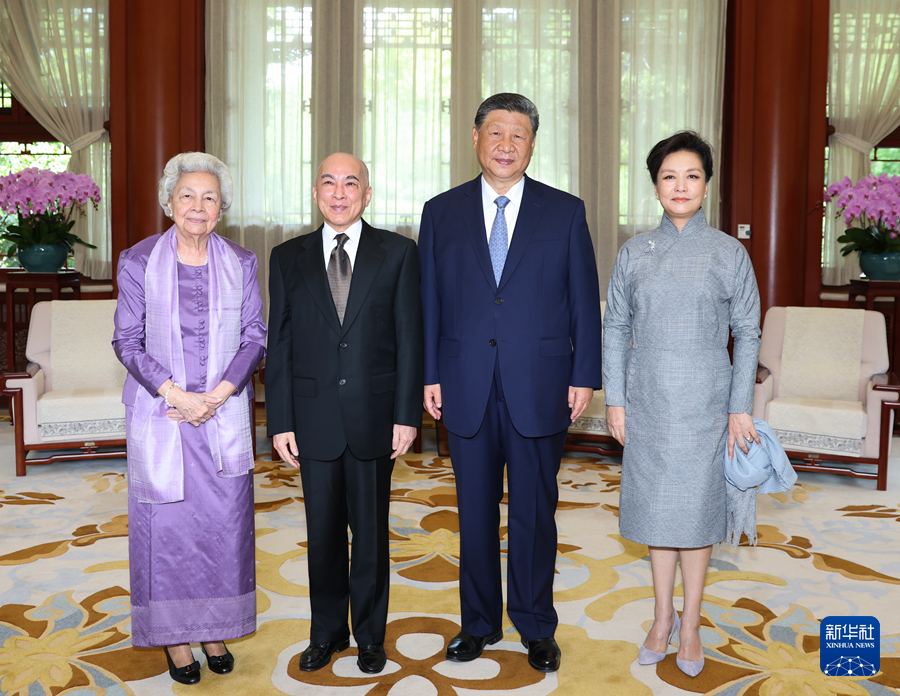 習(xí)近平夫婦會(huì)見(jiàn)柬埔寨國(guó)王西哈莫尼和太后莫尼列