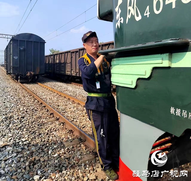 確山火車站：不懼高溫確保運(yùn)輸暢通