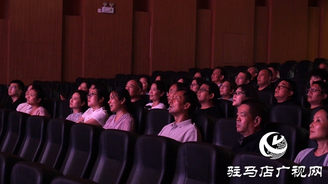  西平縣多單位聯(lián)合組織觀看紀念抗戰(zhàn)勝利80周年閱兵儀式