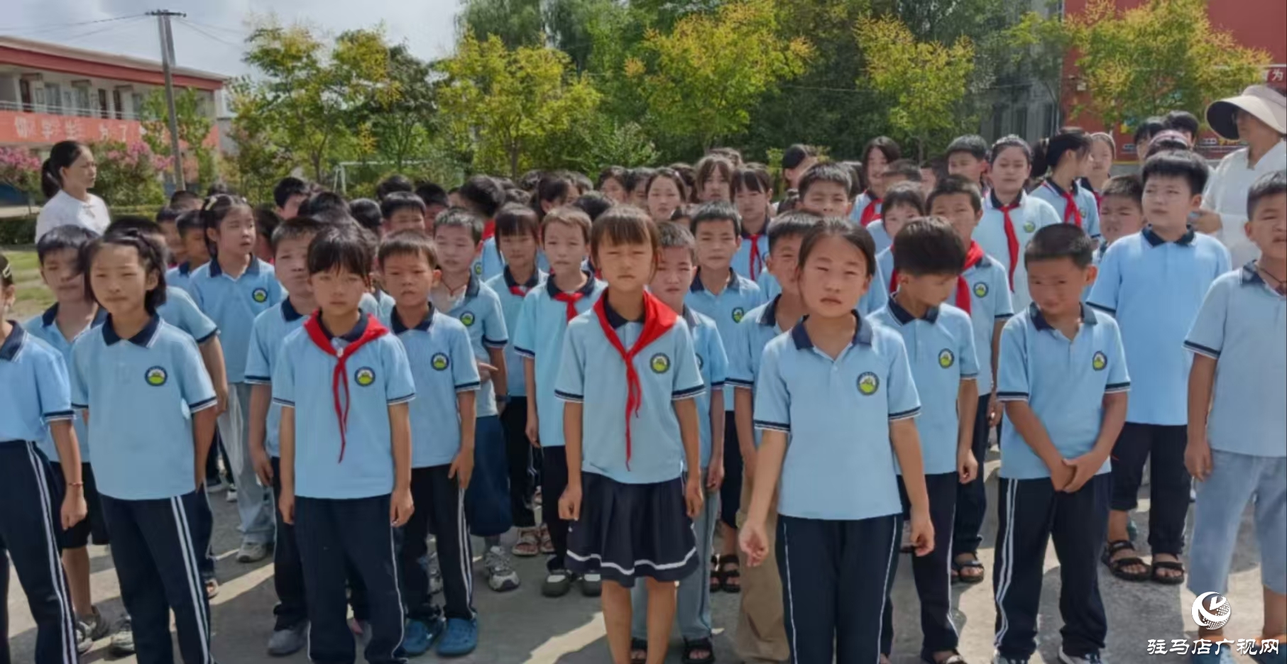 正陽縣：企業(yè) 獻愛心 師生笑顏開 