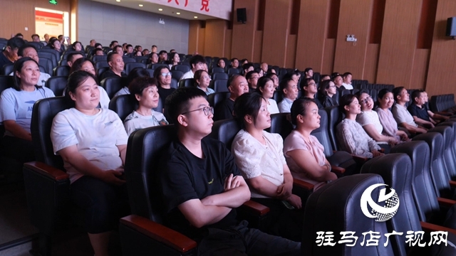  西平縣多單位聯(lián)合組織觀看紀念抗戰(zhàn)勝利80周年閱兵儀式
