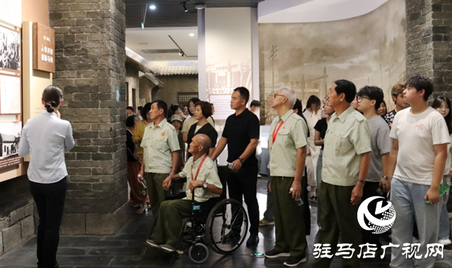 驛城區(qū)香山街道：觀閱兵憶崢嶸歲月 緬先烈承紅色精神