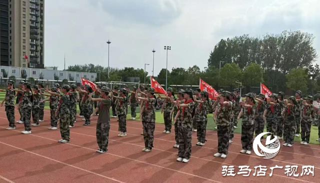 交通安全進(jìn)校園 女子鐵騎護(hù)航開(kāi)學(xué)季
