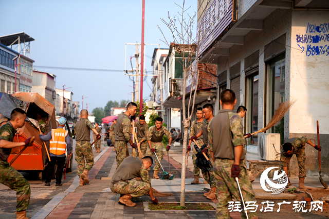 軍民同心清路障 攜手共建美家園