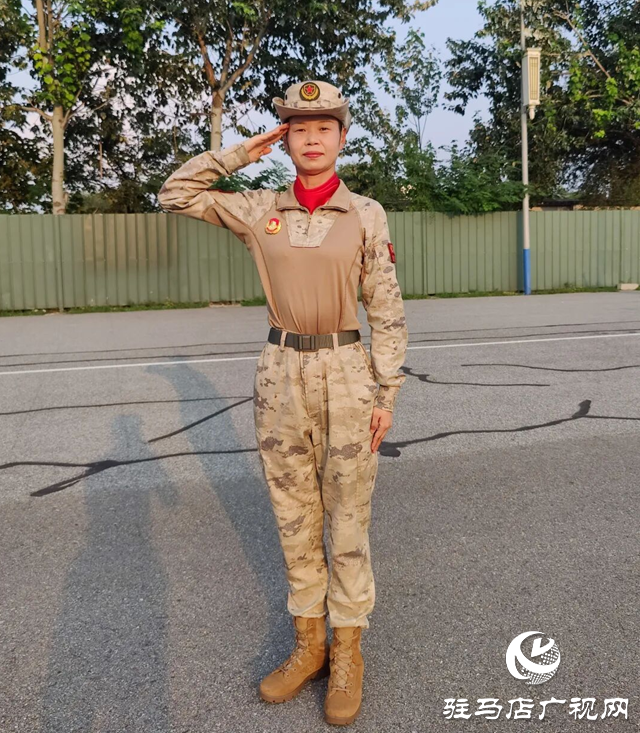 泌陽(yáng)姑娘張盈盈：閱兵場(chǎng)與畫(huà)布間的多彩青春