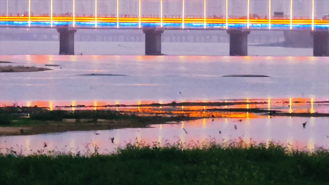 每到傍晚，這個地方的景色很夢幻...