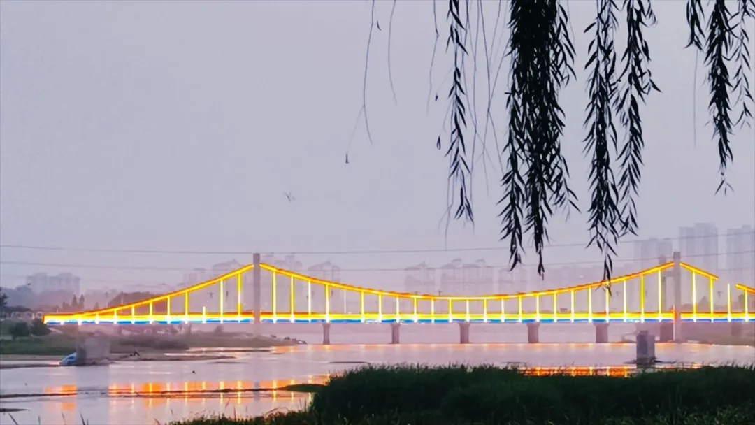 每到傍晚，這個地方的景色很夢幻...