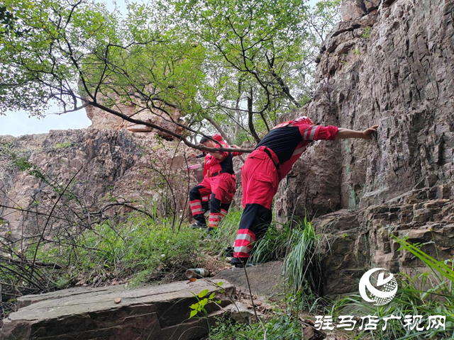 女子鳳鳴谷登山失足墜崖 駿馳救援隊緊急出動化險為夷